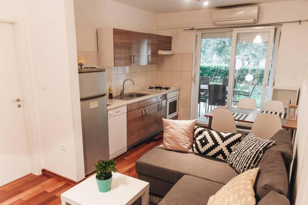 Cosy Apartment In A Quiet Neighborhood ซาดาร์ ภายนอก รูปภาพ